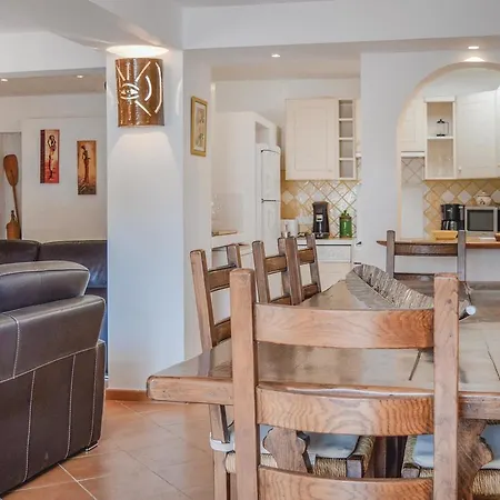 Three-bedroom Holiday In * Montegrosso