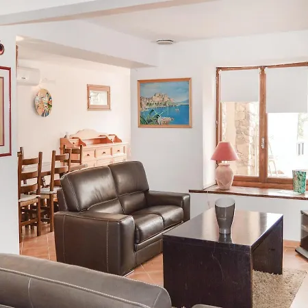 Three-bedroom Holiday In *