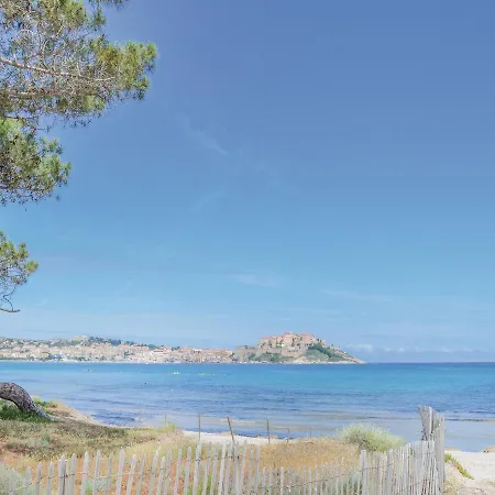 Three-bedroom Holiday In
